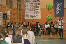 Tłumy w sali sportowej
