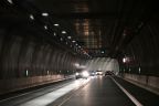 Nocny ruch wahadłowy w tunelu