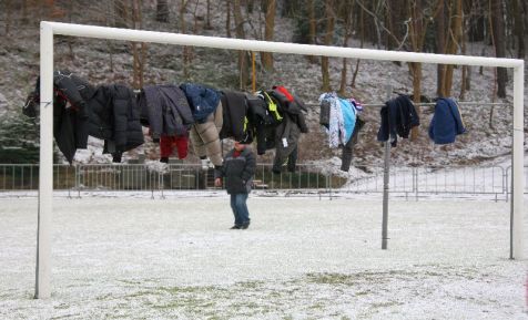 Szatniarska  bramka na świnoujskim stadionie (luty 2013)