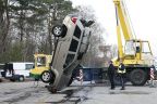 Jeep z ludźmi w kanale Piastowskim