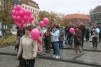 Białe i różowe baloniki do nieba 
