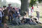 Rekonstrukcja bitwy z miasteczkiem historycznym w tle