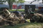 Rekonstrukcja bitwy z miasteczkiem historycznym w tle