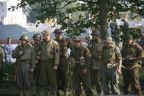 Rekonstrukcja bitwy z miasteczkiem historycznym w tle