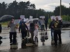 Stoczniowy protest na rondzie w Łunowie 