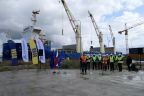 Uroczyste powitanie w świetle kamer i fleszy